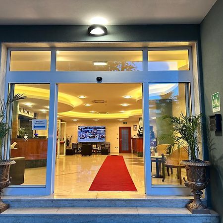 Blue Hotel เชเซนาติโก ภายนอก รูปภาพ