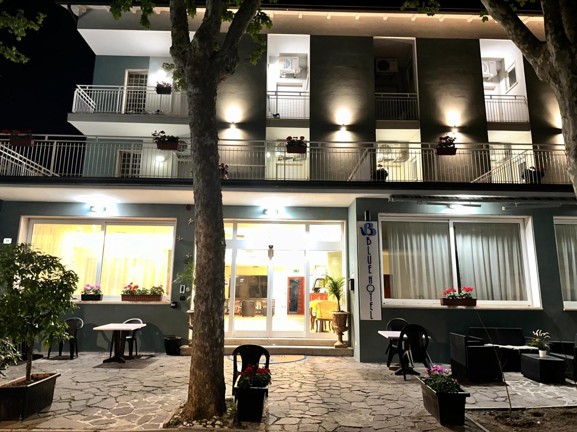 Blue Hotel เชเซนาติโก ภายนอก รูปภาพ