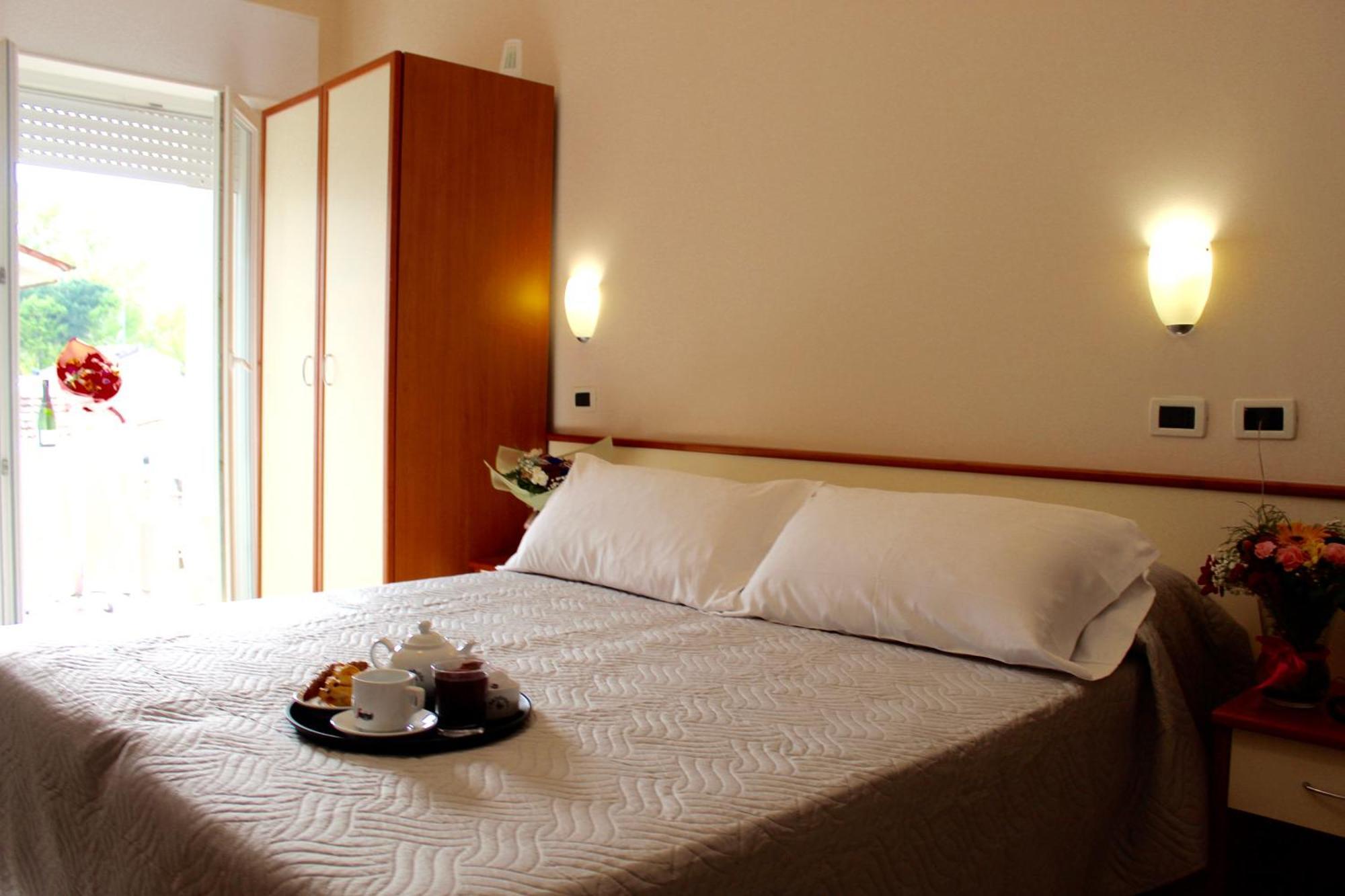 Blue Hotel เชเซนาติโก ภายนอก รูปภาพ