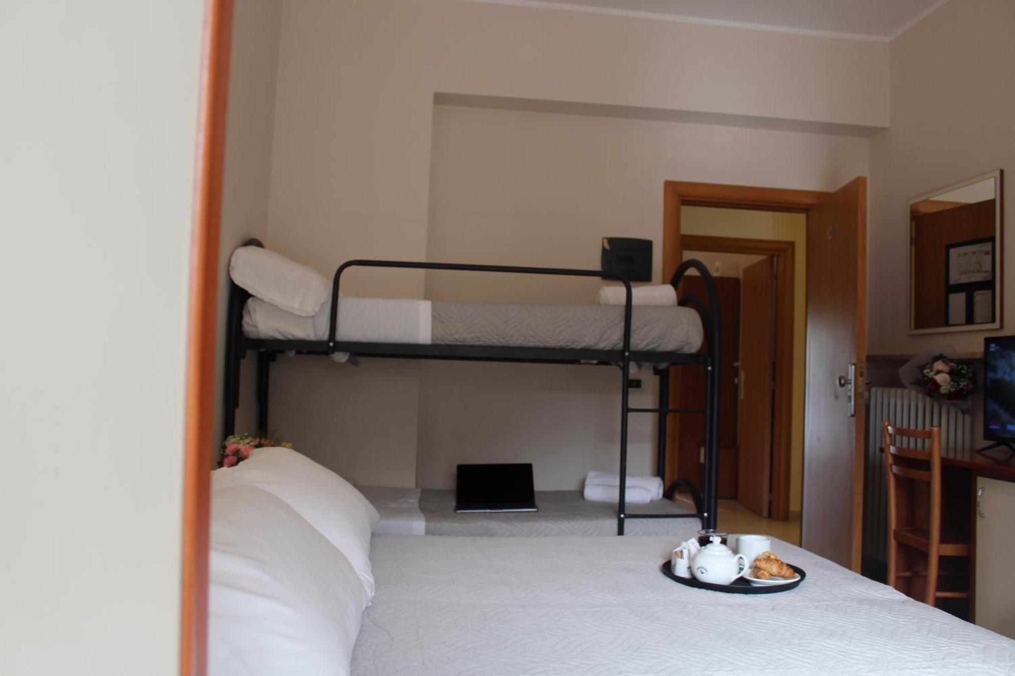 Blue Hotel เชเซนาติโก ภายนอก รูปภาพ