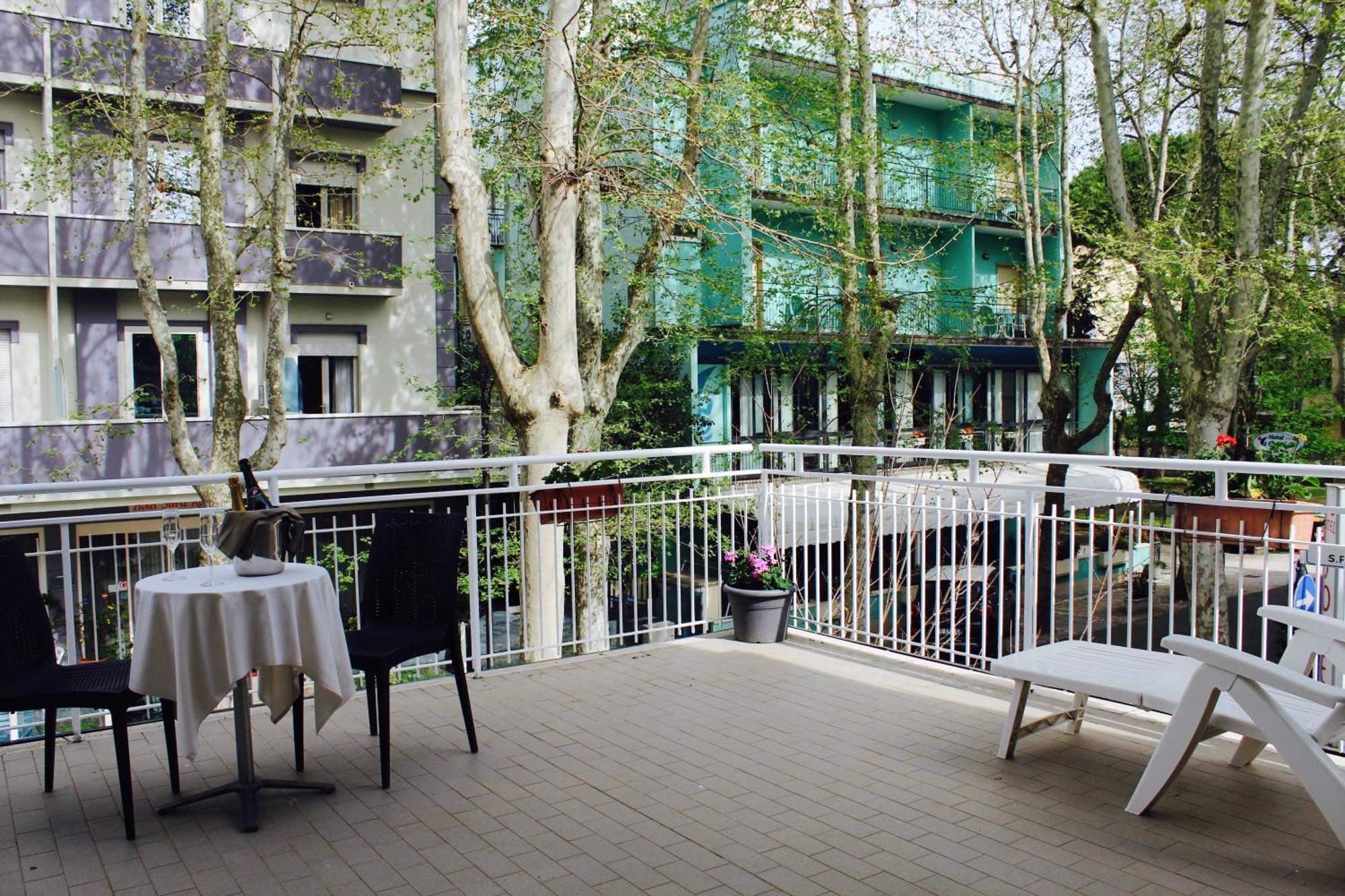 Blue Hotel เชเซนาติโก ภายนอก รูปภาพ