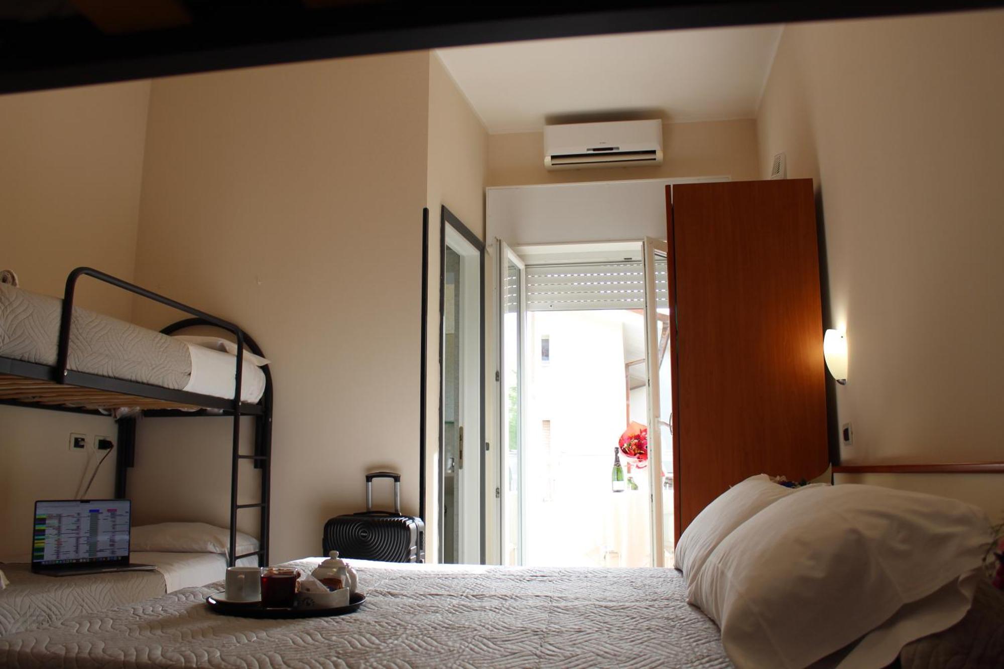 Blue Hotel เชเซนาติโก ภายนอก รูปภาพ