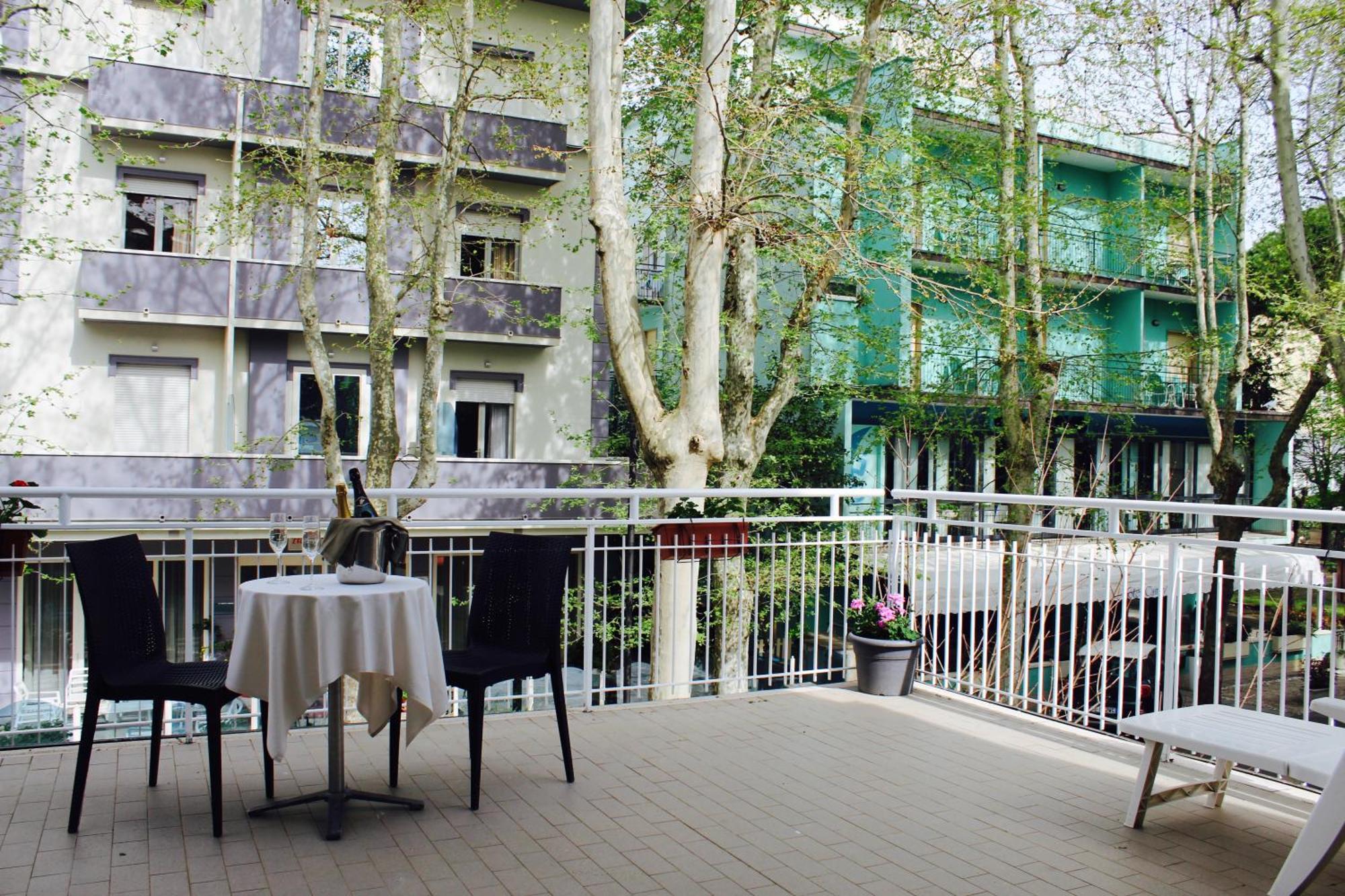 Blue Hotel เชเซนาติโก ภายนอก รูปภาพ