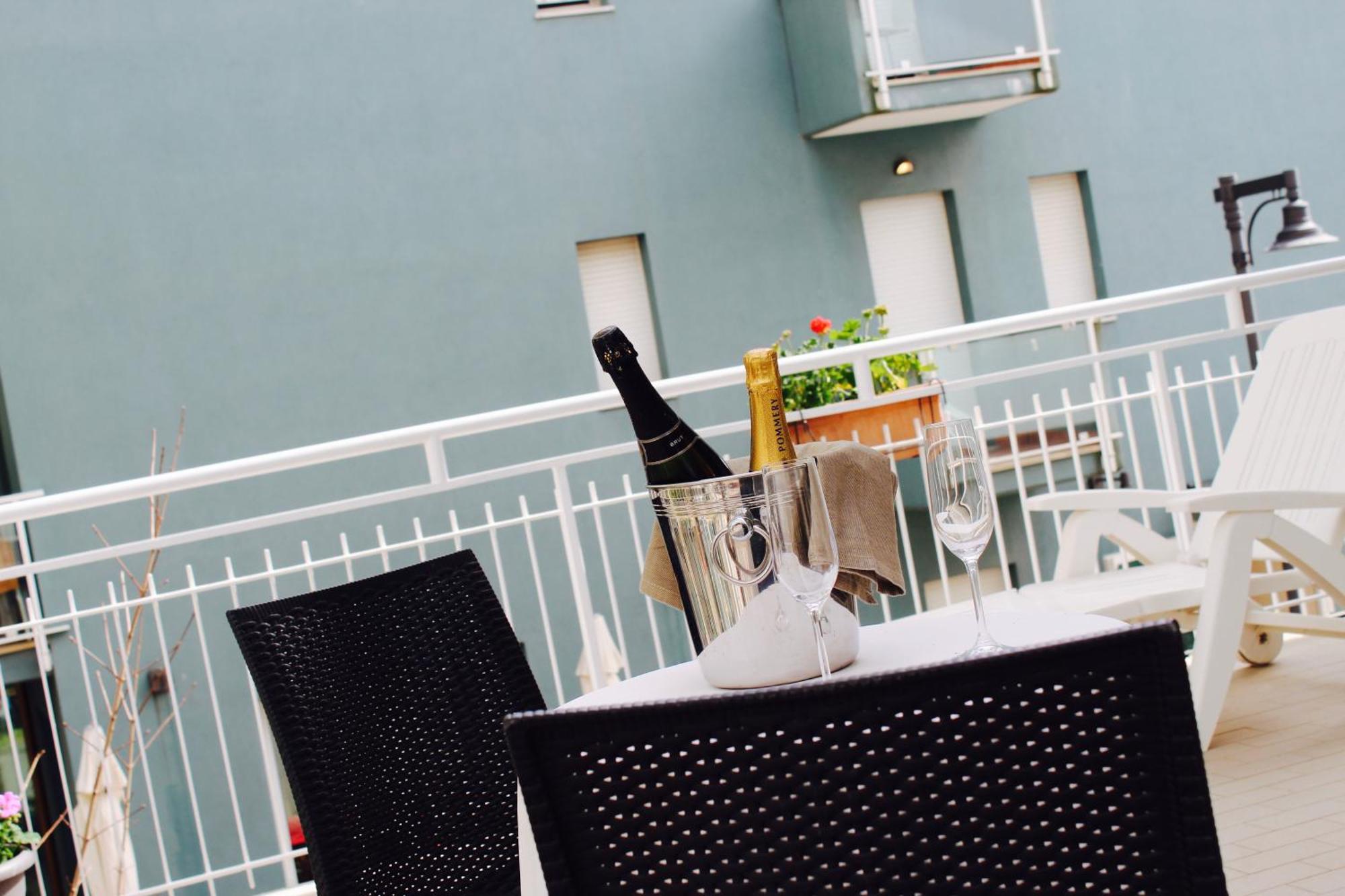 Blue Hotel เชเซนาติโก ภายนอก รูปภาพ