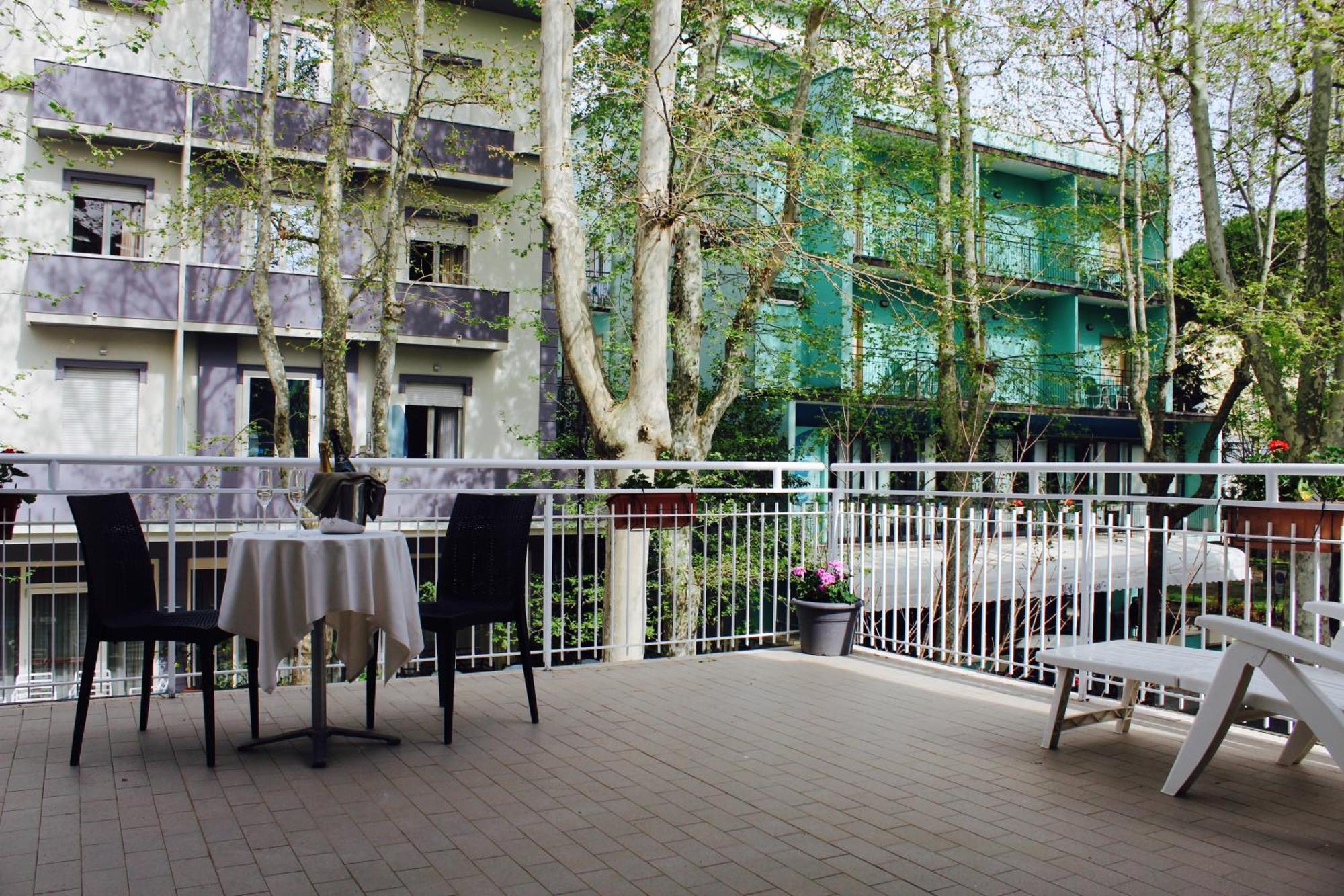 Blue Hotel เชเซนาติโก ภายนอก รูปภาพ